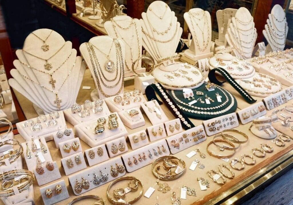 A table with many different types of jewelry.